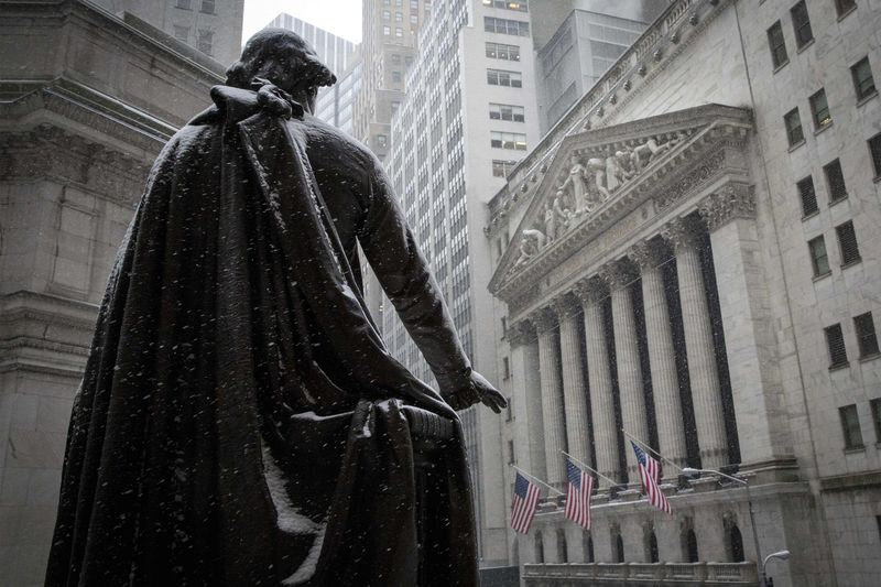 Рынок акций США закрылся падением, Dow Jones снизился на 0,43%