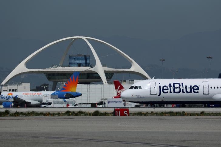 JetBlue повышает прогноз выручки на третий квартал после успешного лета