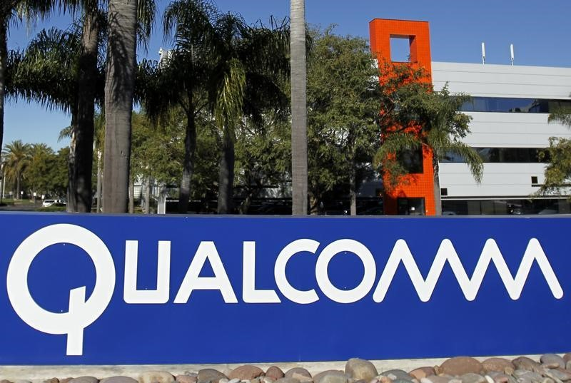 Qualcomm хочет купить Intel целиком — WSJ