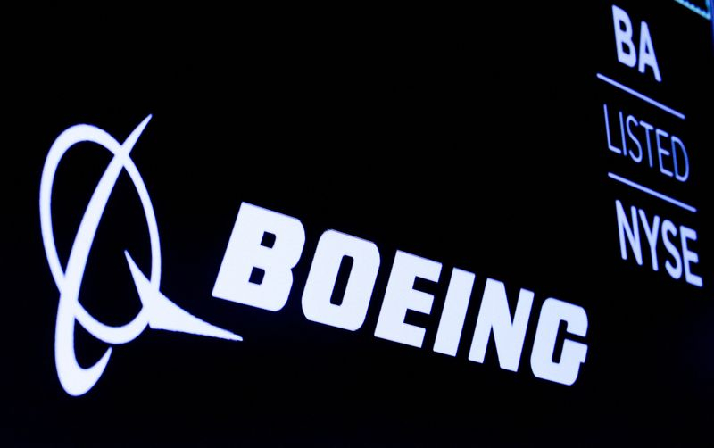 Boeing распродает убыточные активы — WSJ