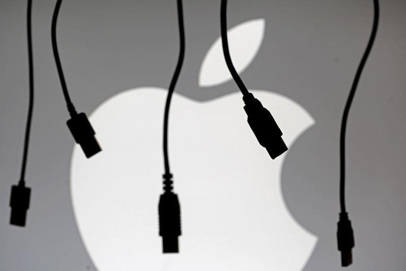 Apple попросит суд завершить дело о монополии — Reuters