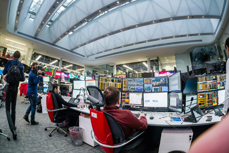 Рынок акций  РФ закрылся падением, Индекс МосБиржи (ММВБ) снизился на 3,24%