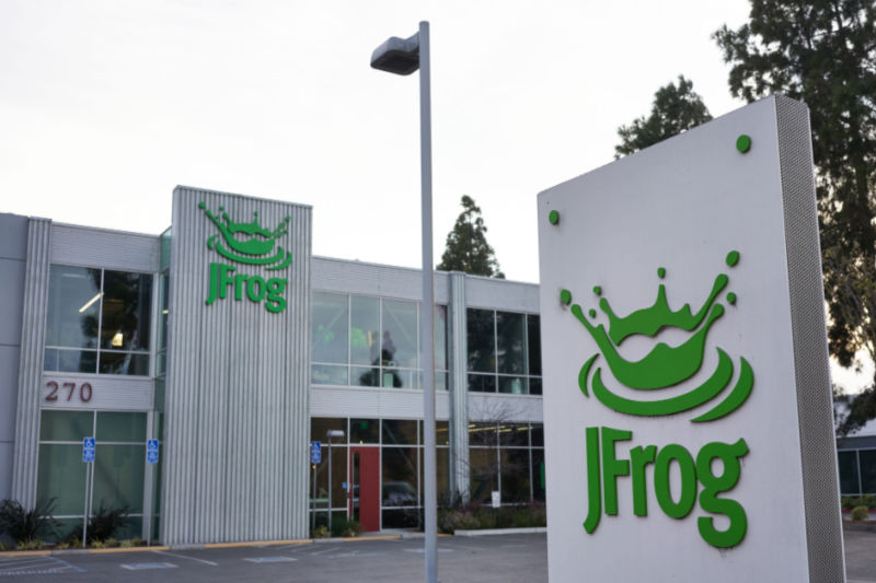 Акции JFrog растут после повышения целевой цены Barclays