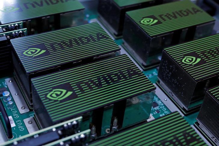 Акции Nvidia упали из-за шумихи вокруг китайского ИИ-стартапа DeepSeek