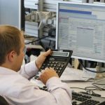 Рынок акций  РФ закрылся падением, Индекс МосБиржи (ММВБ) снизился на 1,00%