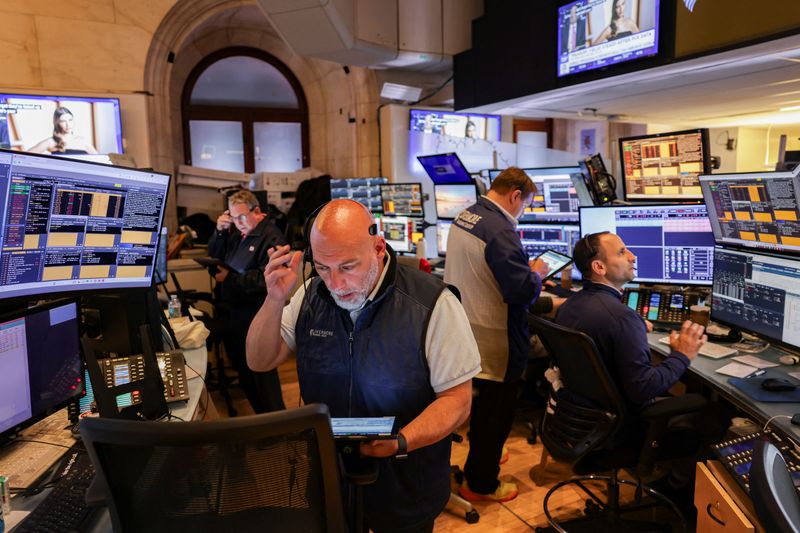 Трамп в Японии, прогноз UnitedHealth, падение золота: что движет рынки