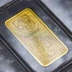 Цены на золото снижаются из-за ослабления ожиданий снижения ставки