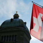 Трамп заявил о торговых переговорах с представителями Швейцарии