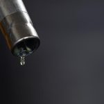 Рынок нефти боится профицита и следит за переговорами по Украине