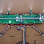 Миллиарды баррелей нефти скапливаются на танкерах в море — все из-за санкций