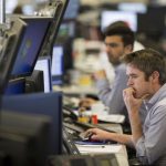 Moody’s повысило прогноз DuPont до "стабильного"