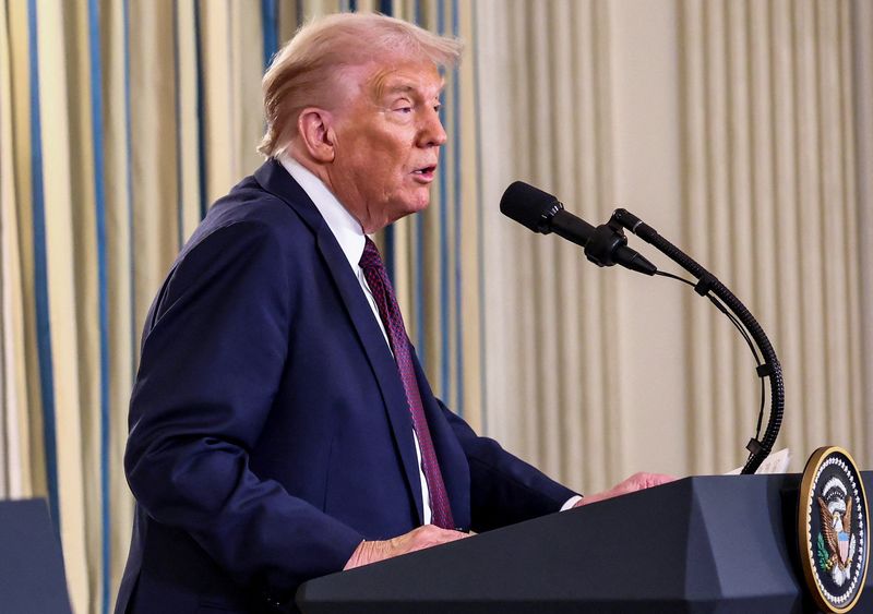 Трамп: тарифы могут полностью заменить подоходный налог