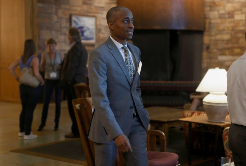 Глава ФРС предупреждает о рисках для рынка труда