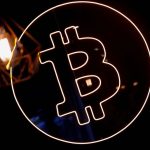 Bitcoin: рост до $87 000 после падения; отток из ETF