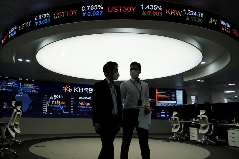 Страх перед ИИ-пузырем обрушил азиатские биржи