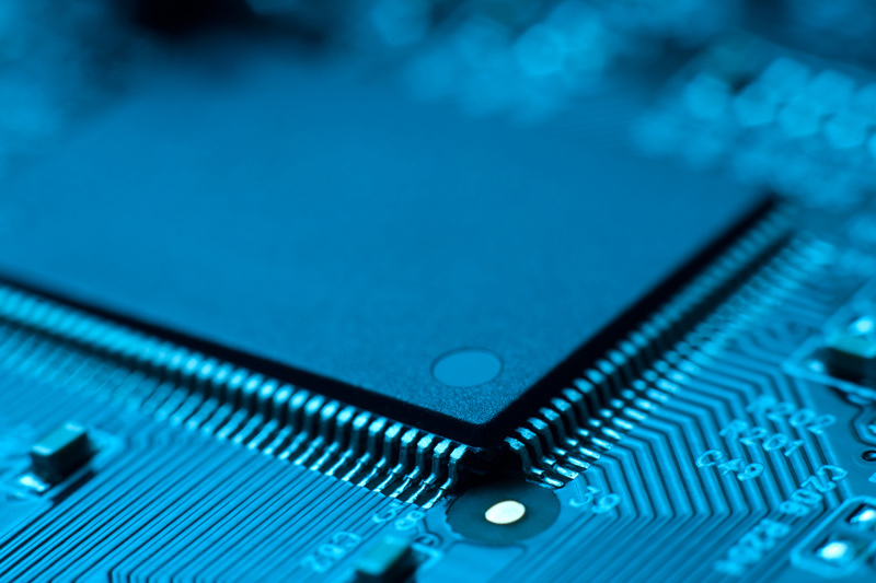 Почему цены на память резко выросли в конце года?