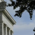 Глава ФРС Шмид не уверен в снижении ставки в декабре