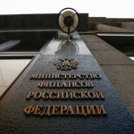 Минфин предложил снять запрет на валютные операции за рубежом для граждан