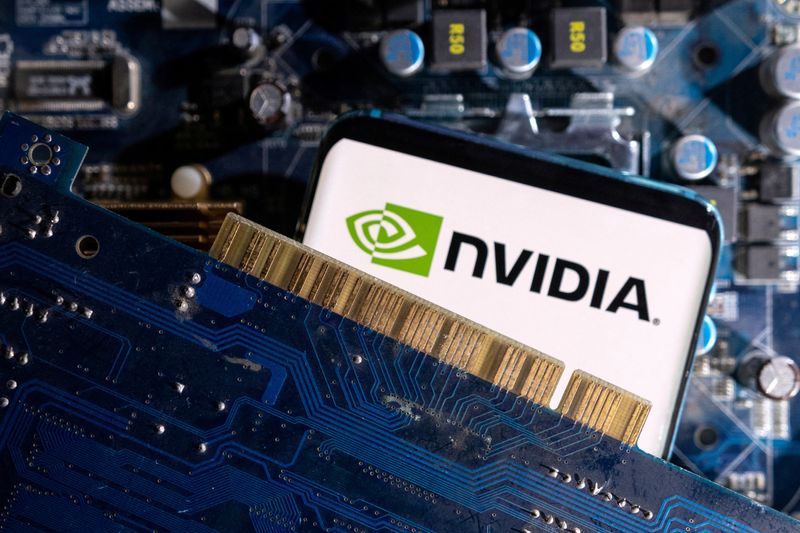 Nvidia растет на фоне пересмотра США условий поставок чипов H200 в Китай