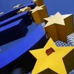 ЕЦБ сохраняет ставки, прогнозирует стабилизацию инфляции на 2%