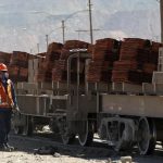 Медь возобновила рост после резкого обвала в пятницу