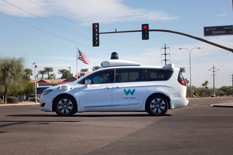 DMV Калифорнии разрабатывает новые правила безопасности после инцидентов с Waymo