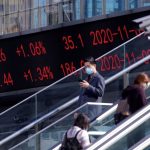 Акции Азии падают из-за осторожности перед ФРС