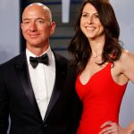 Кто из глав компаний продал больше всего акций в 2025: Безос, Хуанг, Делл?