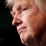 Трамп пригрозил 100% пошлинами Канаде, если та заключит сделку с Китаем