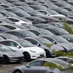 Автопроизводителей ждет «электромобильная зима»: рост продаж EV замедляется