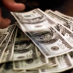 Доллар падает из-за риска интервенции по иене