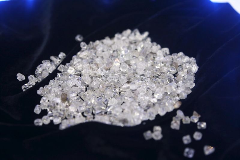 De Beers сдалась под натиском кризиса и впервые за год снизила цены на алмазы