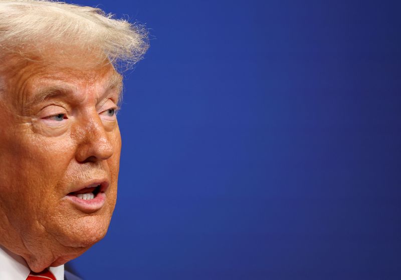 Трамп предупреждает об «огромной армаде», направляющейся в Иран