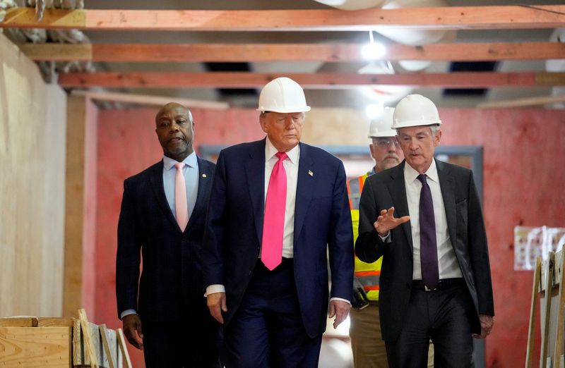 Трамп не планирует увольнять главу ФРС Пауэлла - интервью Reuters