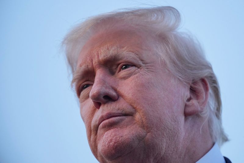 ОАЭ и Китай возглавили список стран, которым грозят иранские пошлины Трампа — Bloomberg