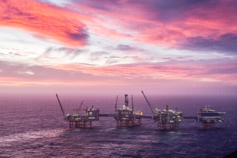 Нефть взлетела к максимумам середины 2025 года из-за геополитики