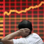 Акции в Азии падают на фоне выборов в Японии и жесткой позиции РБА