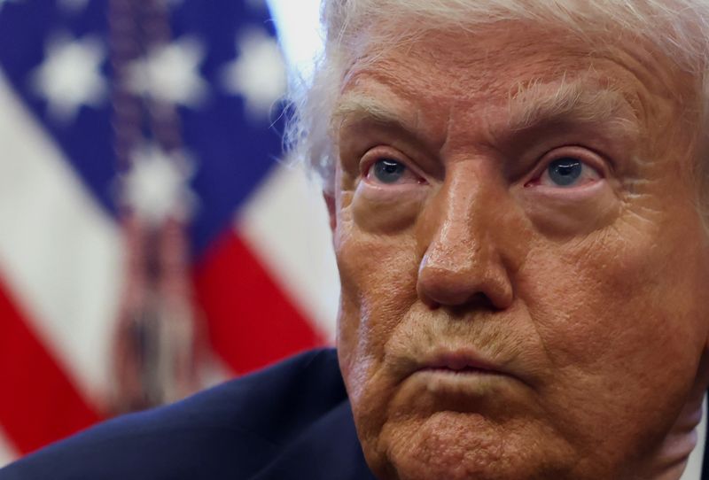 Трамп приказал федеральным агентствам прекратить использование технологий Anthropic