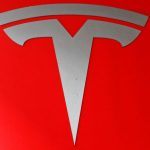 Tesla на распутье: почему графики кричат «продавай», а Сорос покупает