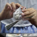 ЦБ продлил ограничения на снятие наличной иностранной валюты еще на полгода