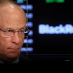 Финк из BlackRock: бум ИИ может усилить неравенство без доступа к рынкам