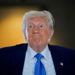 Трамп угрожает направить агентов ICE в аэропорты США