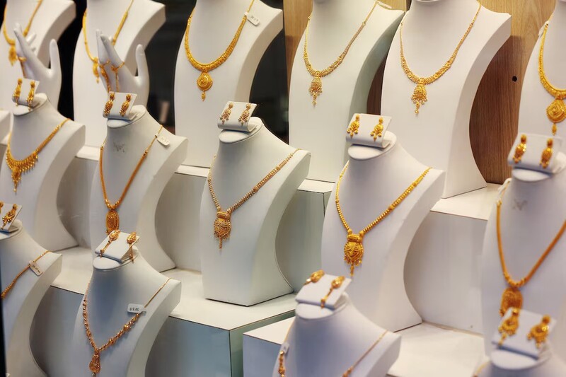 Золото пытается нащупать дно после падения к минимумам 2026 года