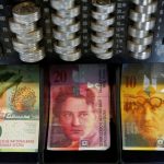 Швейцарцы жалуются на ограничение использования наличных