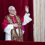 Папа Лев осуждает "безумие войны" на фоне переговоров США и Ирана