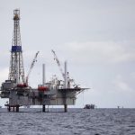 Нефть падает на 5%: Brent ниже $100 на фоне переговоров с Ираном
