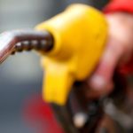 Бензин по $4,5: американцы урезают расходы на еду и развлечения ради поездок