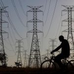 Электроэнергия в Британии этим летом подорожает до рекорда с 2023 года
