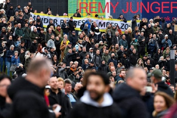Тысячи протестующих в Албании против курорта Кушнера